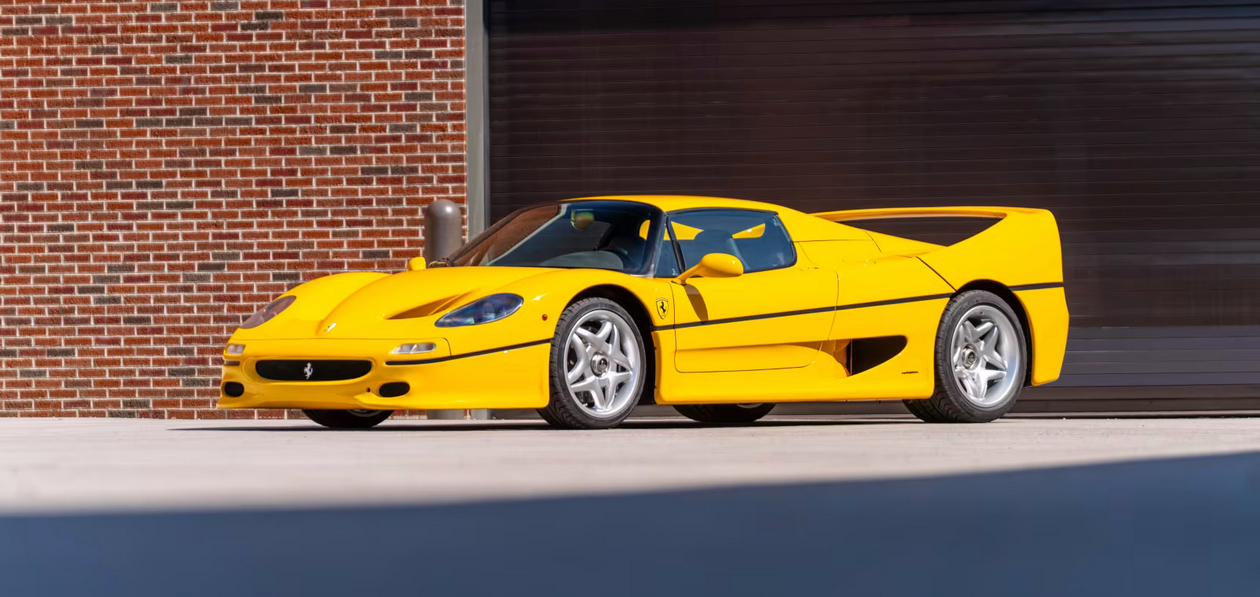 Желтый Ferrari F50 установил рекорд на аукционе Mecum