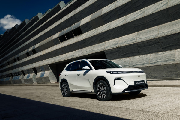 Geely раскрыла комплектации нового EX5 EM-R