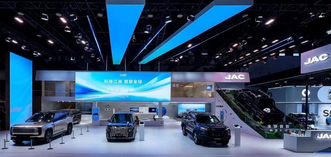 Два флагмана JAC и Huawei громко дебютировали в Чэнду