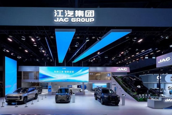 Два флагмана JAC и Huawei громко дебютировали в Чэнду