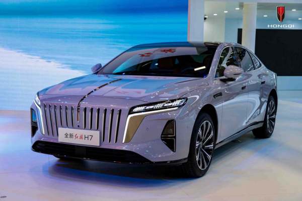 Hongqi H7 обновилась, но в Россию не приедет