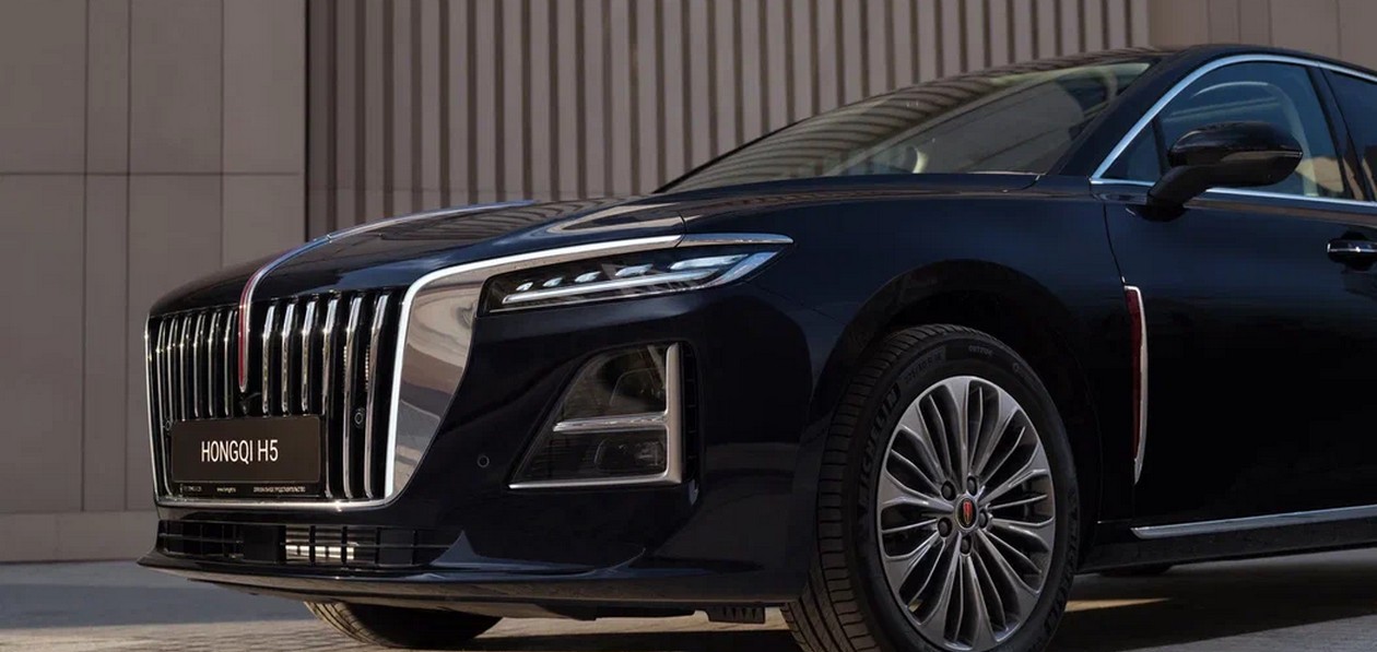 Hongqi H5 удивил обновленным салоном и ценой