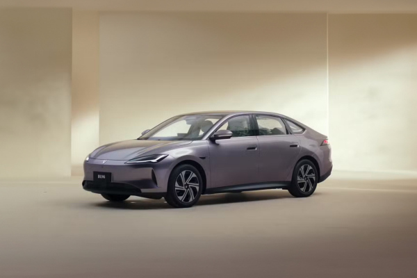 FAW-Volkswagen выводит на рынок электрический седан Jetta M6