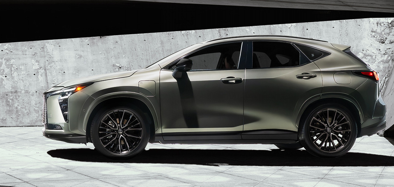 Lexus представил обновленный гибридный кроссовер NX