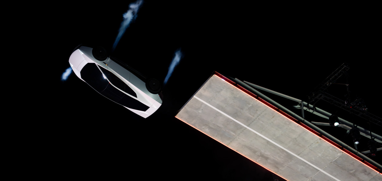 Tesla показала Roadster с двигателями SpaceX