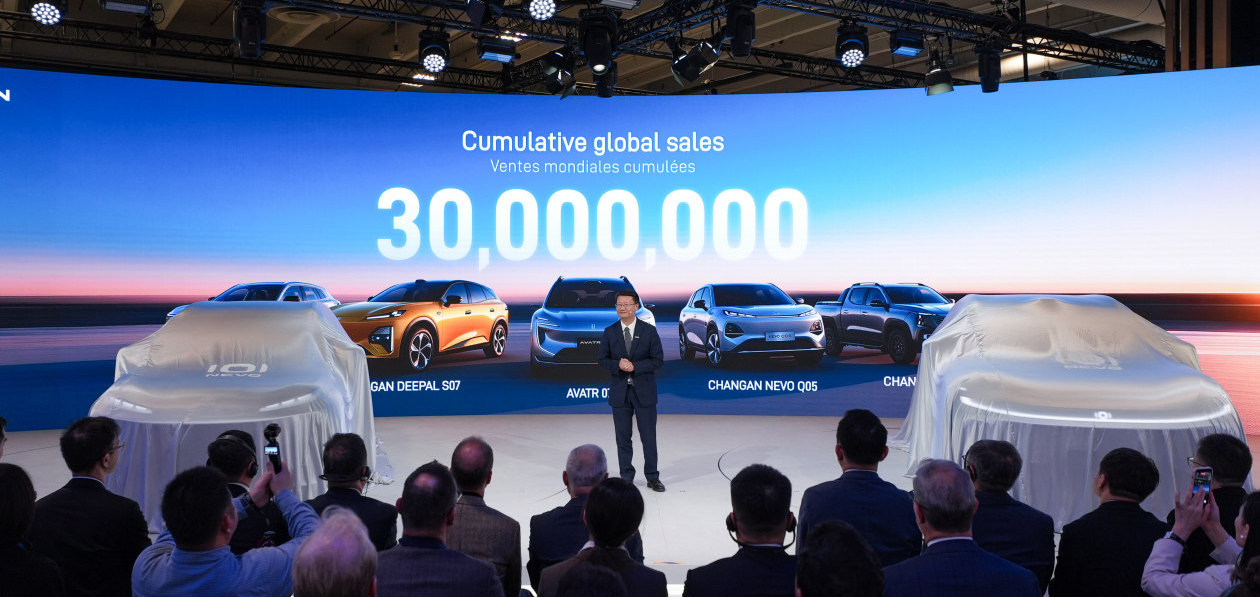 Changan привез в Париж гибриды и планы на Европу