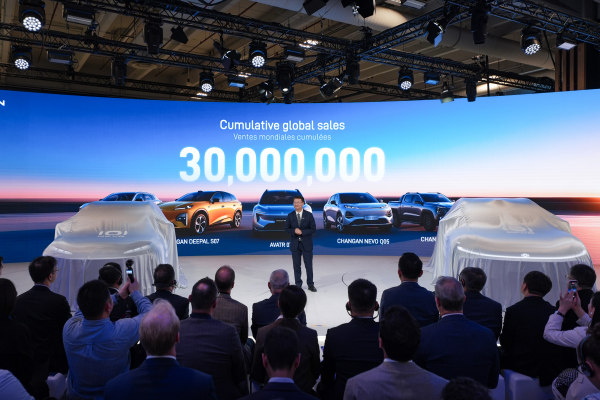 Changan привез в Париж гибриды и планы на Европу