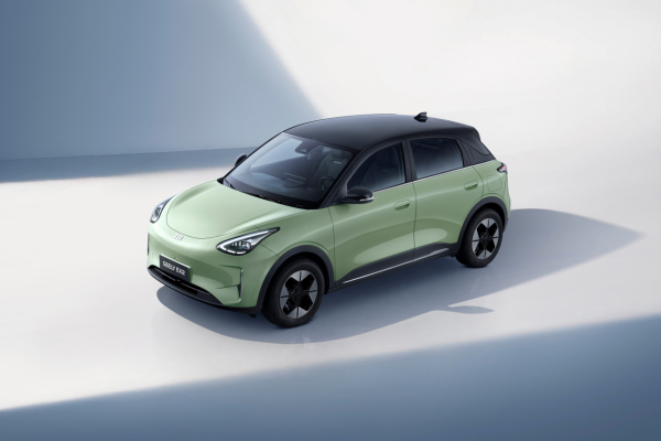 Geely выведет на российский рынок электромобиль EX2