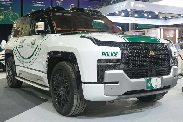 Дубайская полиция обзавелась плавающим Yangwang U8