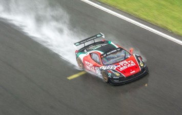 Команда NGK завоевала очередную победу на Нюрбургринге