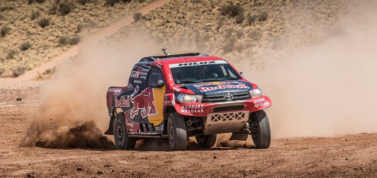 Toyota GAZOO Racing объявила составы экипажей на Дакар-2017