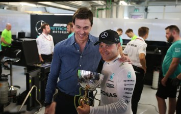 Mercedes вновь побеждает в Сочи