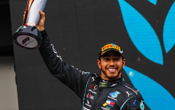 Льюис Хэмилтон стал семикратным чемпионом мира