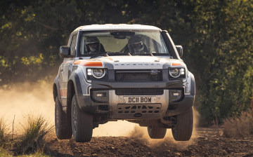 Bowler представил ралли-версию Land Rover Defender
