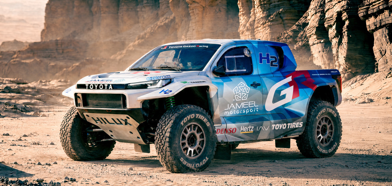 Toyota рассекретила водородный Hilux для «Дакара-2027»