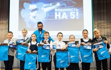 Данни провел классный час с петербургскими школьниками