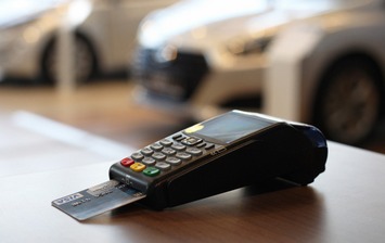 Продажи автомобилей в Петербурге продолжают рост