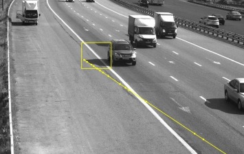 Автомобилисту пришел штраф за пересечение сплошной полосы тенью его машины