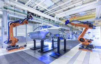 Вкалывают роботы: Audi отказывается от людей на производстве Smart Factory