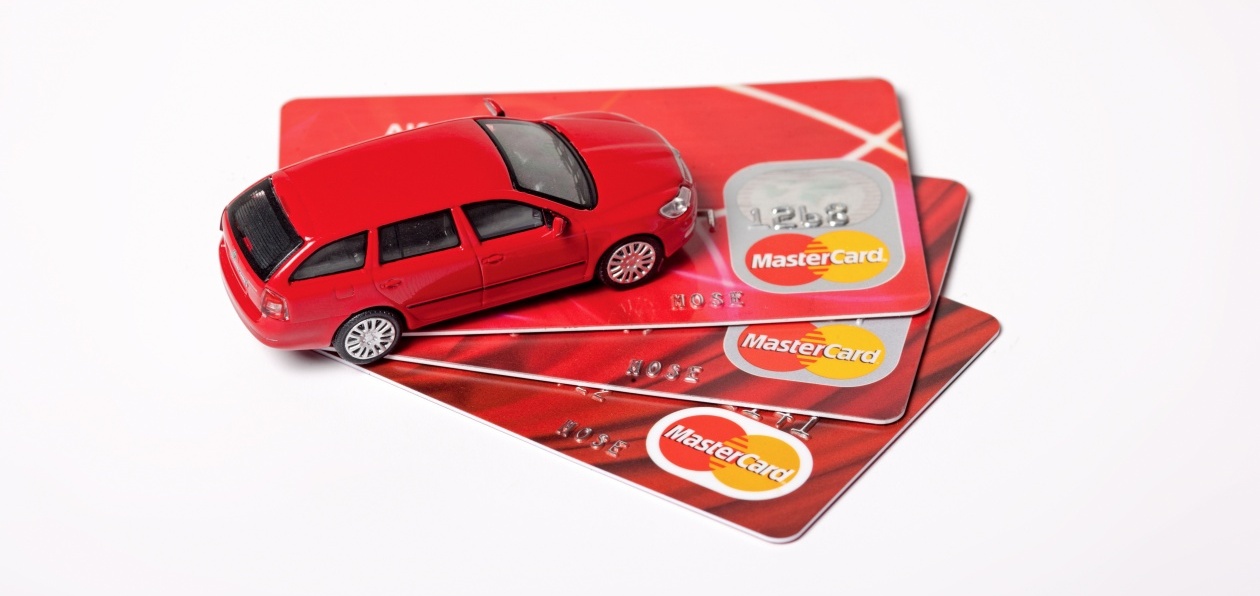 За месяц в России изменились цены на автомобили 16 марок