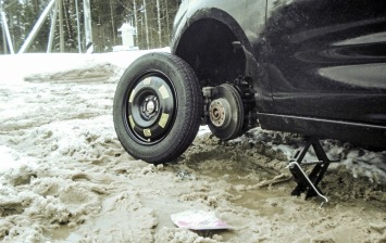 Страховщики отсудили у властей Саратова компенсацию за яму на дороге