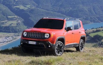 В России отзывают два кроссовера марки Jeep