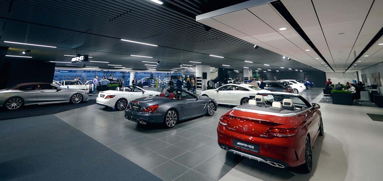 Mercedes-Benz открыл крупнейший автосалон на северо-западе