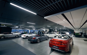 Mercedes-Benz открыл крупнейший автосалон на северо-западе