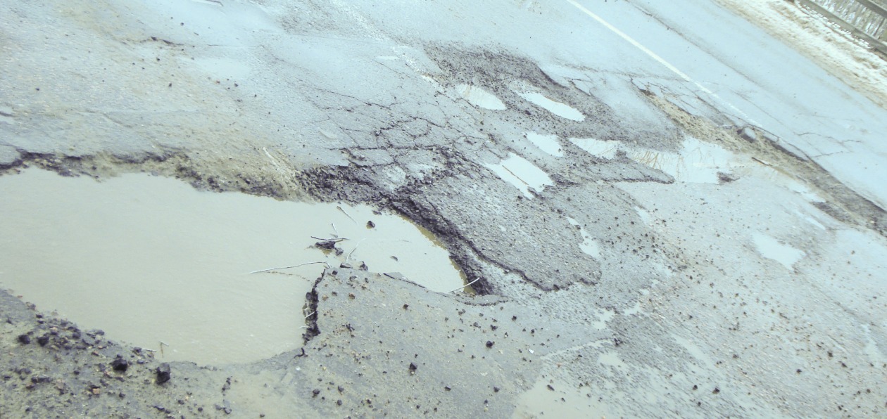 Медведев поручил строить дороги для беспилотников