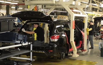 Петербургский завод Nissan заработал в две смены