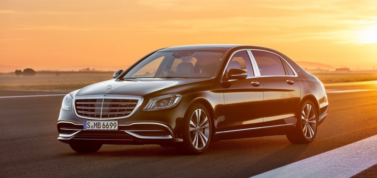 Mercedes-Benz удерживает лидерство в «люксовом» сегменте