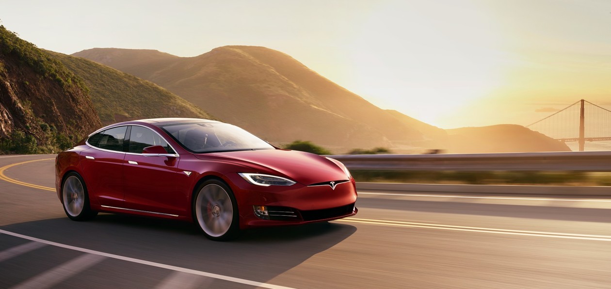 У Tesla Model S проблемы с усилителем руля