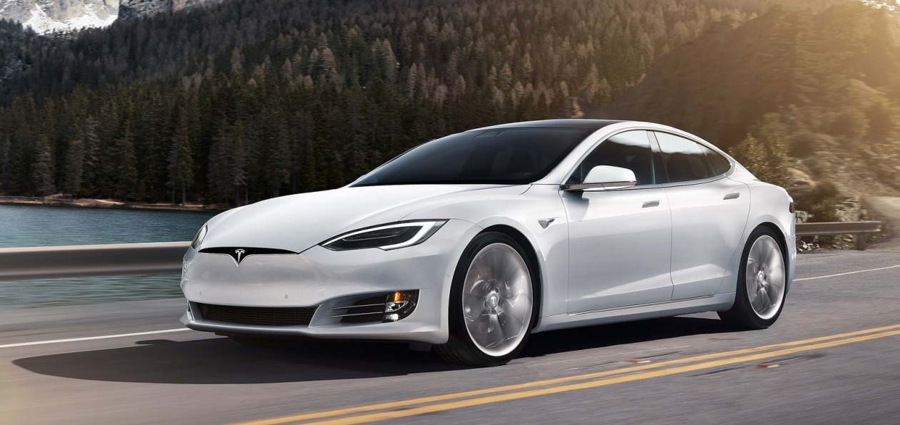 Росстандарт просит у Tesla разъяснений по поводу отзыва Model S