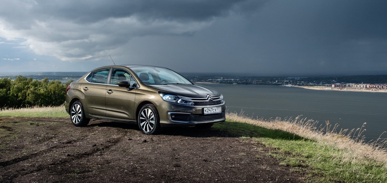 Peugeot и Citroen скинули цены на седаны в России