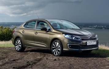 Peugeot и Citroen скинули цены на седаны в России