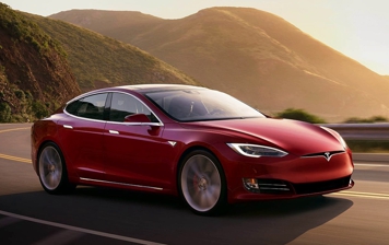 Tesla обновляет программное обеспечение после возгорания электромобилей