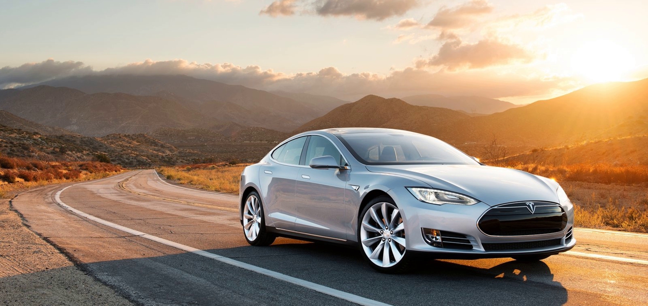 Акции Tesla упали из-за аварии с автопилотом