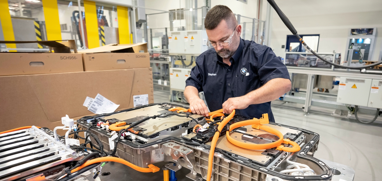 BMW удвоит производственные мощности для сборки аккумуляторов в США