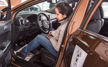 Российский авторынок продолжает 