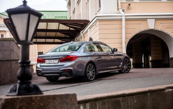 Жители Петербурга раскупают новые BMW
