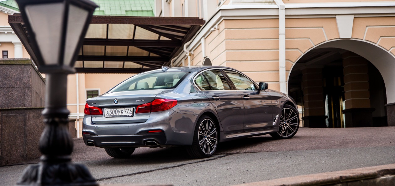 Жители Петербурга раскупают новые BMW