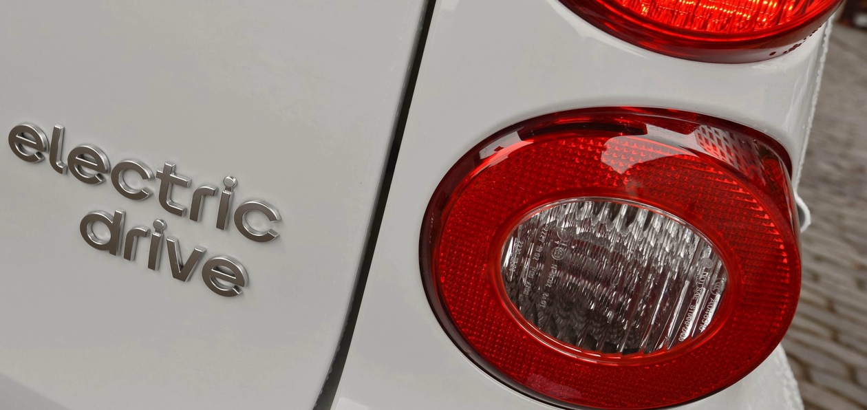 Электромобили в мире стоят вдвое дороже обычных авто