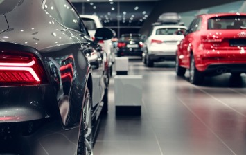 Автодилеров в России стало меньше, чем в 2011 году