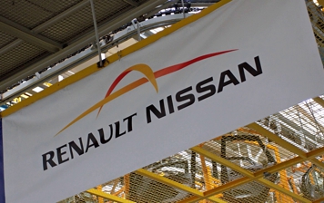 Renault намерен сближаться с Nissan на фоне объединения PSA и FCA