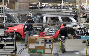 Производство «легковушек» в России упало почти на 20%
