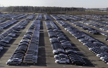 Продажи новых авто в Казахстане растут, пока авторынок России падает