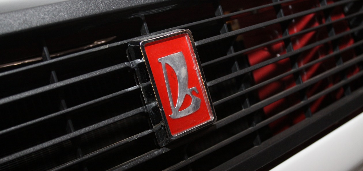 Россияне продолжают скупать подержанные Lada
