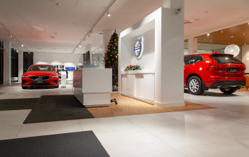 В Петербурге открылся обновленный салон Volvo