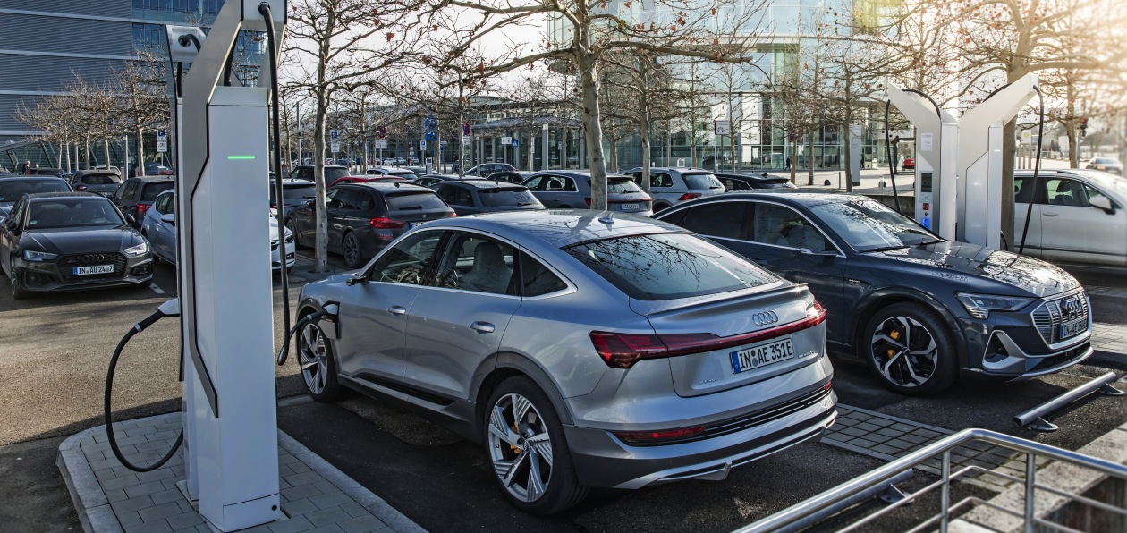 Audi «электрифицирует» парковки у своих заводов