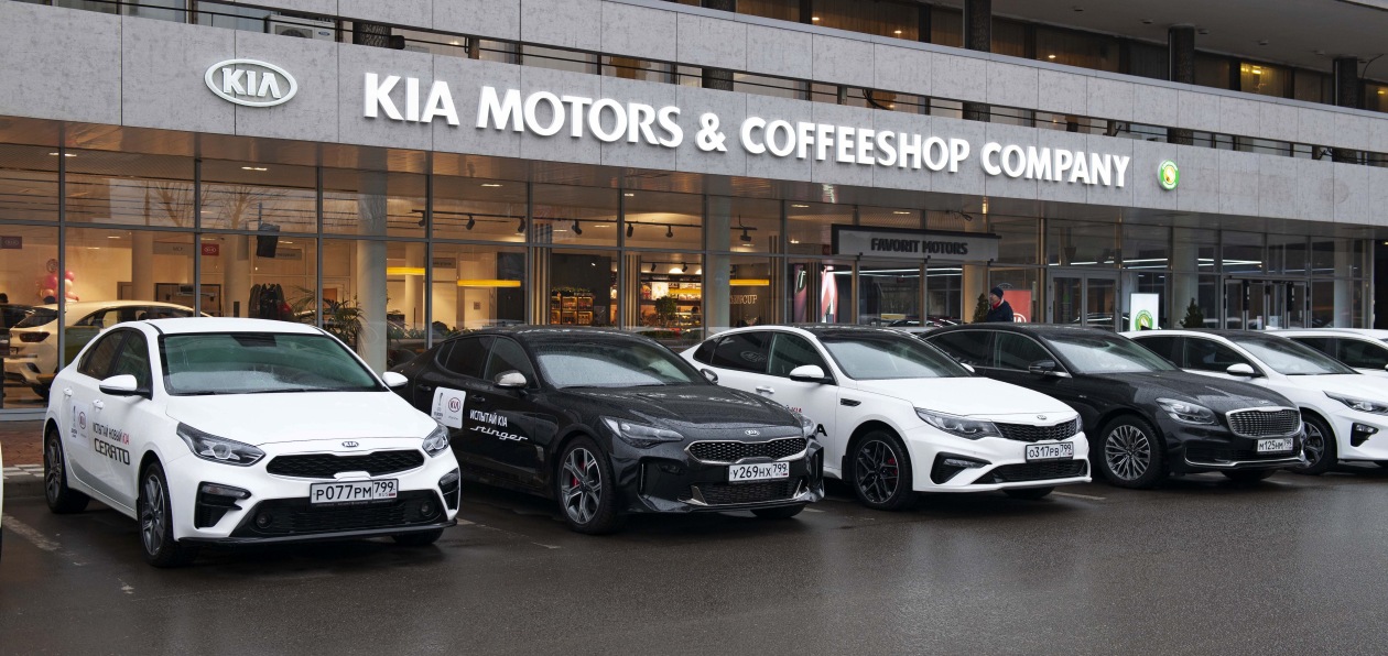 Kia совместила автосалон с кофейней под одной крышей